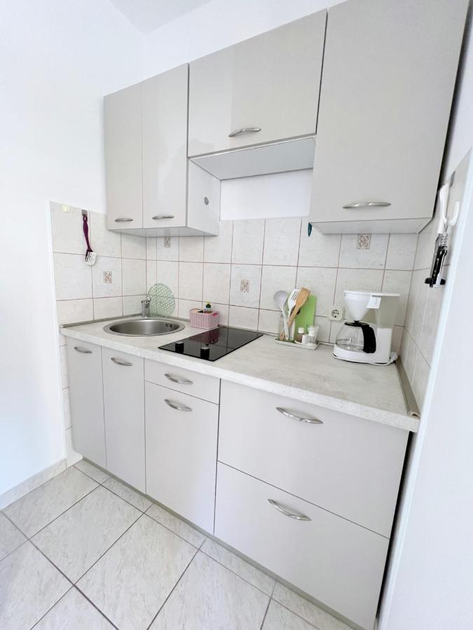 Miramar Apartments Banjol Buitenkant foto